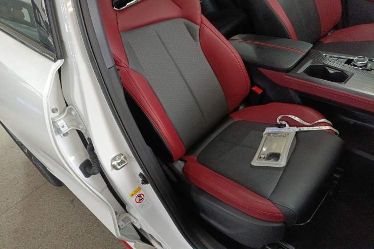 Used CHANGAN OSHAN Z6 2023 Blue Whale 1.5T DCT Smart Luxury Model Right Front Seat