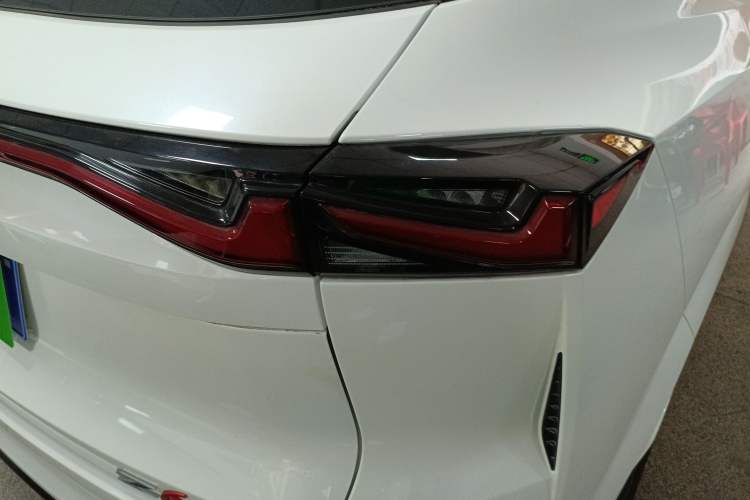 Used CHANGAN OSHAN Z6 2023 Blue Whale 1.5T DCT Smart Luxury Model Right Rear Taillight