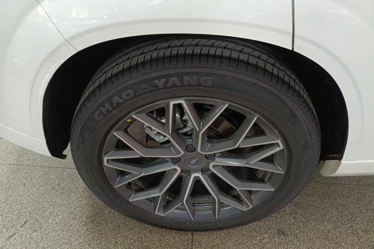 Used CHANGAN OSHAN Z6 2023 Blue Whale 1.5T DCT Smart Luxury Model Right Rear Wheel Hub