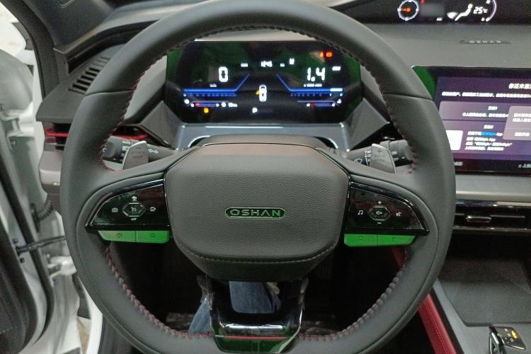 Used CHANGAN OSHAN Z6 2023 Blue Whale 1.5T DCT Smart Luxury Model Steering Wheel