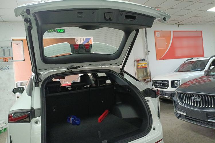 Used CHANGAN OSHAN Z6 2023 Blue Whale 1.5T DCT Smart Luxury Model Trunk