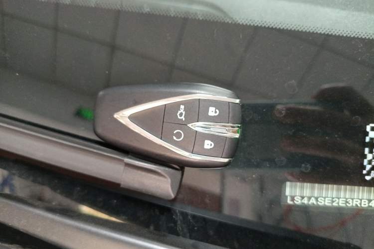 Used CHANGAN OSHAN Z6 2023 Blue Whale 1.5T DCT Smart Luxury Model Vehicle Key
