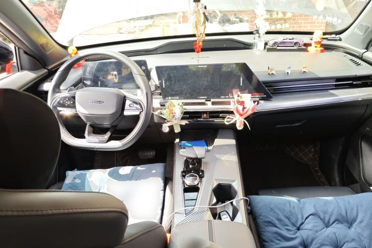 Used CHANGAN OSHAN Z6 2022 Blue Whale 1.5T DCT Smart Edition Urban Version Center Console