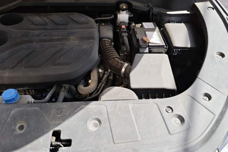 Used CHANGAN OSHAN Z6 2022 Blue Whale 1.5T DCT Smart Edition Urban Version Engine Bay Left