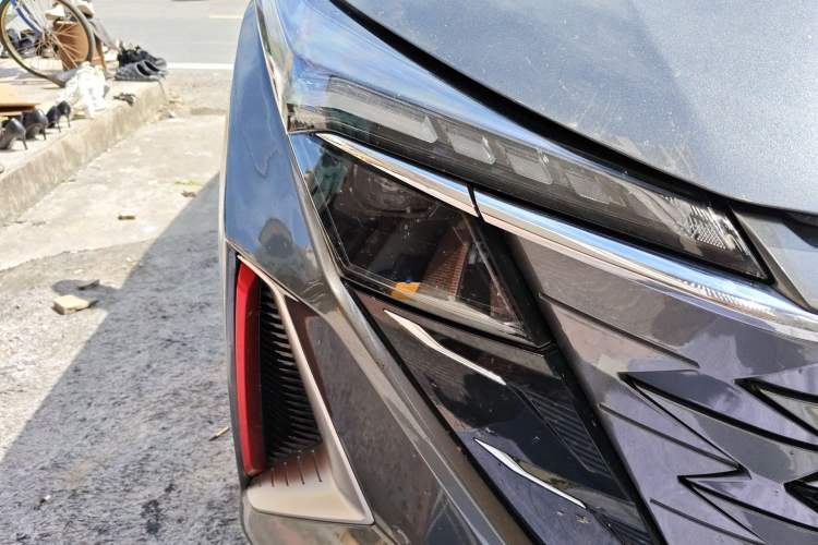 Used CHANGAN OSHAN Z6 2022 Blue Whale 1.5T DCT Smart Edition Urban Version Right Front Headlight