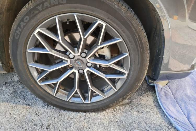 Used CHANGAN OSHAN Z6 2022 Blue Whale 1.5T DCT Smart Edition Urban Version Right Front Wheel Hub