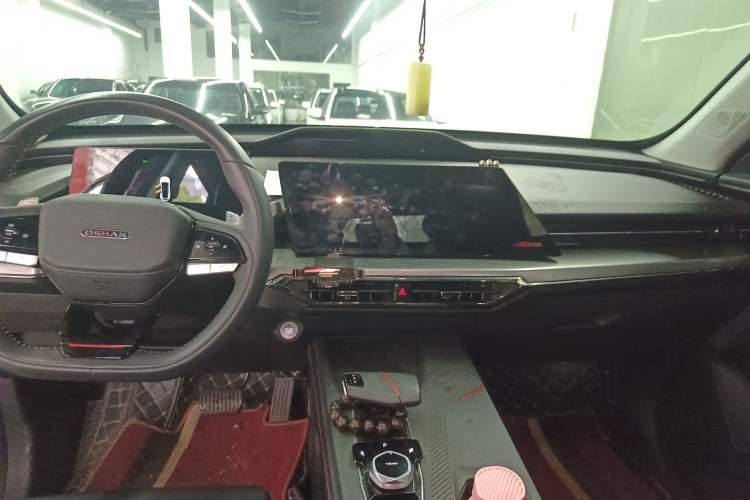 Used CHANGAN OSHAN Z6 2022 Blue Whale 1.5T DCT Smart Navigation Model Audio And AC Panel