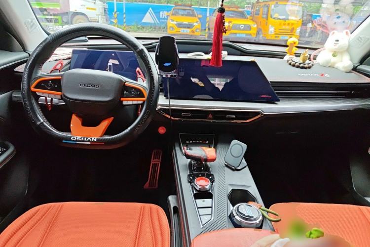 Used CHANGAN OSHAN Z6 2022 Blue Whale 1.5T DCT Smart Edition Urban Version Center Console