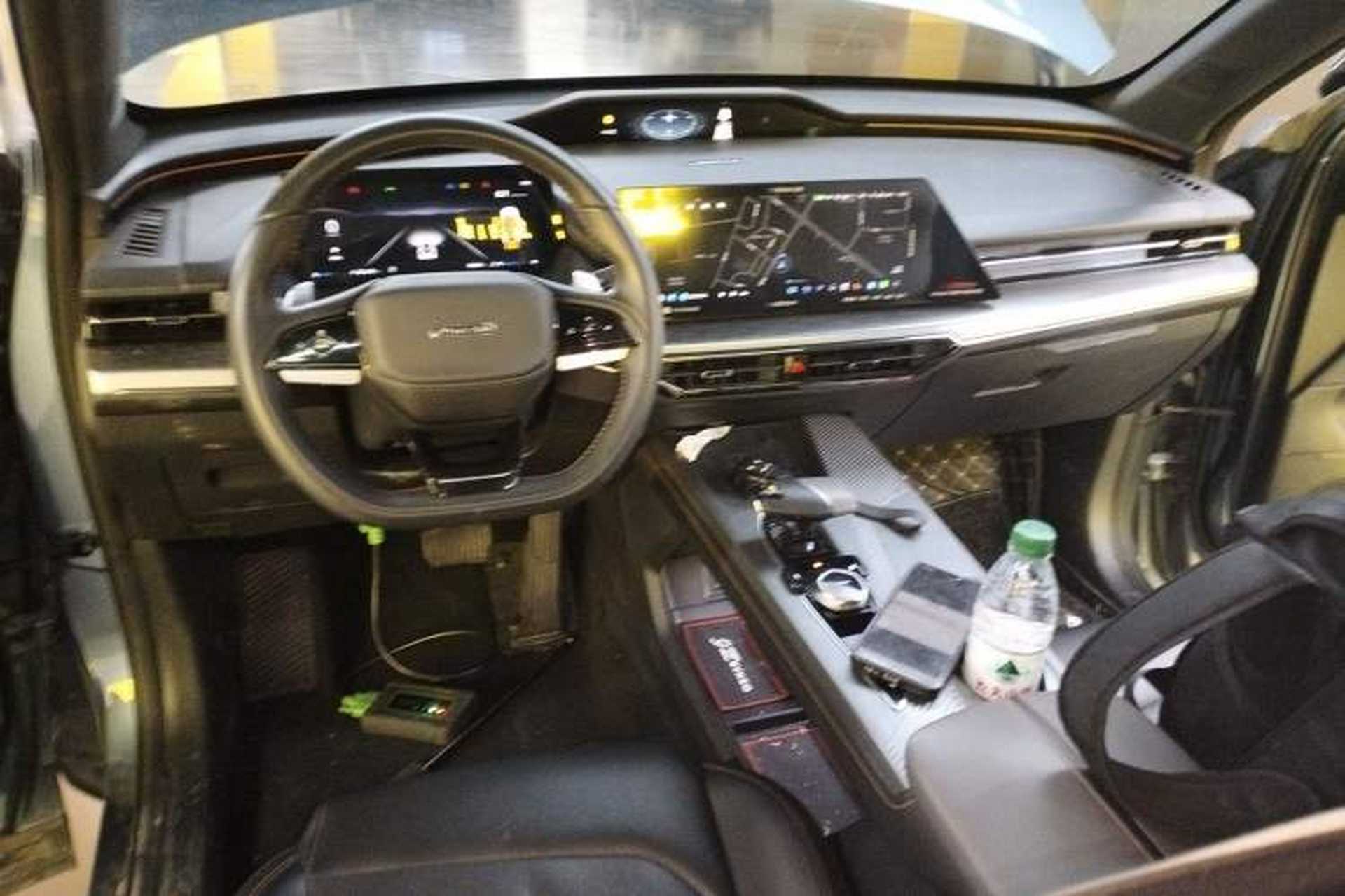 Used CHANGAN OSHAN Z6 2022 Blue Whale 1.5T DCT Smart Edition Urban Version Center Console