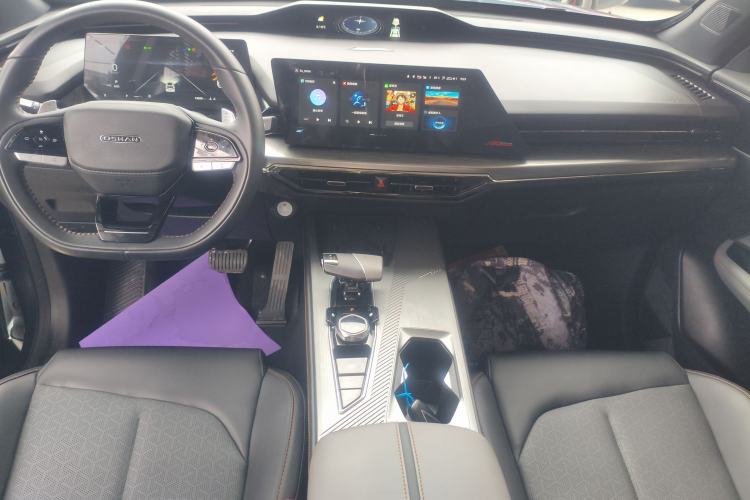 Used CHANGAN OSHAN Z6 2022 Blue Whale 1.5T DCT Smart Edition Urban Version Center Console