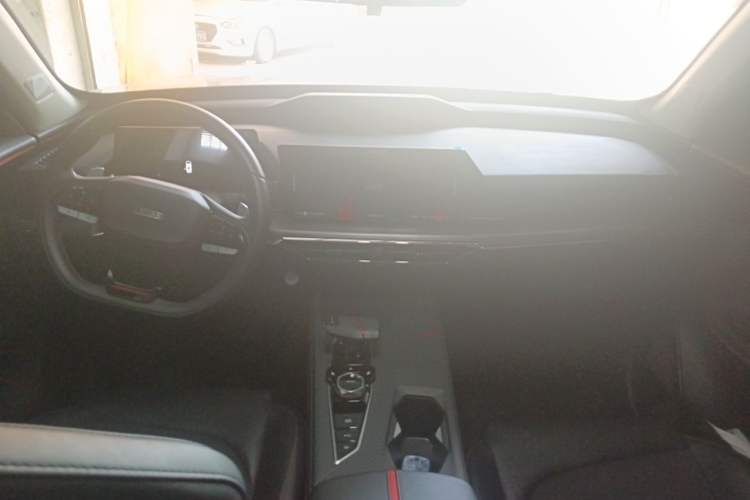 Used CHANGAN OSHAN Z6 2022 Blue Whale 1.5T DCT Luxury Model Center Console