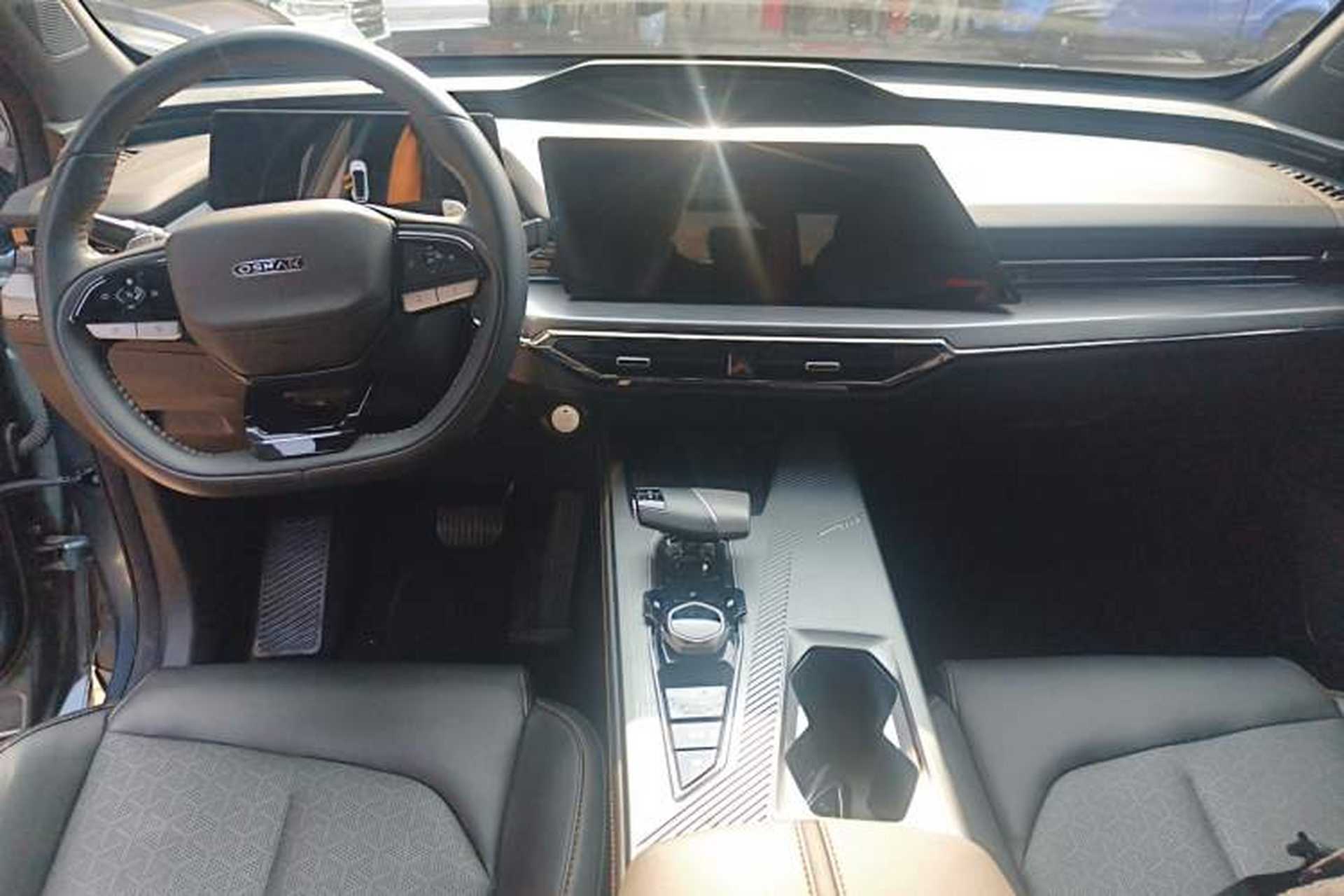 Used CHANGAN OSHAN Z6 2022 Blue Whale 1.5T DCT Smart Edition Urban Version Center Console