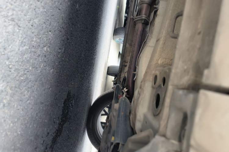 Used CHANGAN OSHAN Z6 2022 Blue Whale 1.5T DCT Smart Navigation Model Chassis Front Right