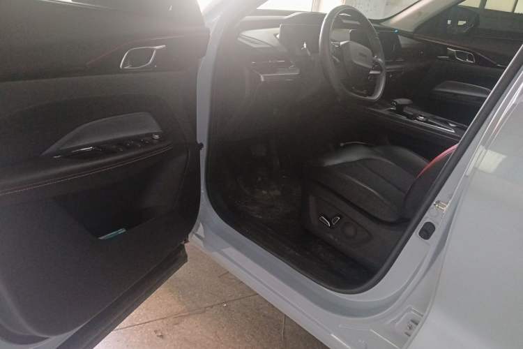 Used CHANGAN OSHAN Z6 2022 Blue Whale 1.5T DCT Luxury Model Driver Seat