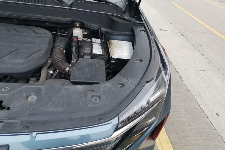 Used CHANGAN OSHAN Z6 2022 Blue Whale 1.5T DCT Smart Edition Engine Bay Left