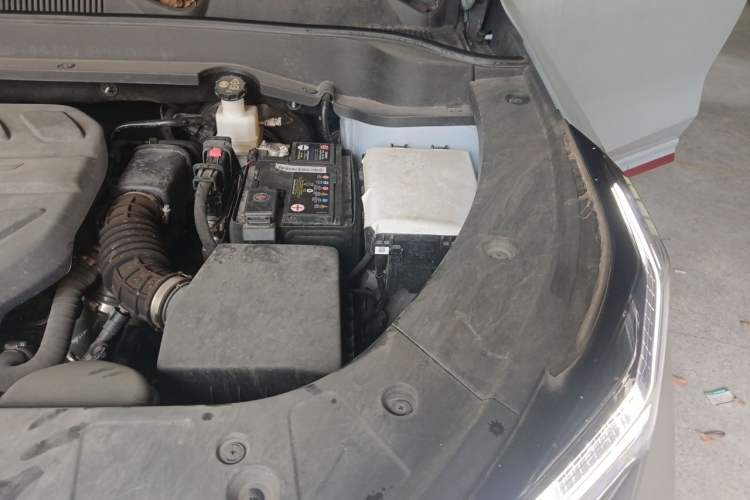 Used CHANGAN OSHAN Z6 2022 Blue Whale 1.5T DCT Luxury Model Engine Bay Left