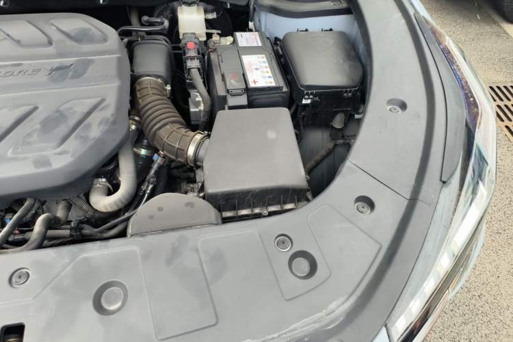 Used CHANGAN OSHAN Z6 2022 Blue Whale 1.5T DCT Smart Navigation Model Engine Bay Left
