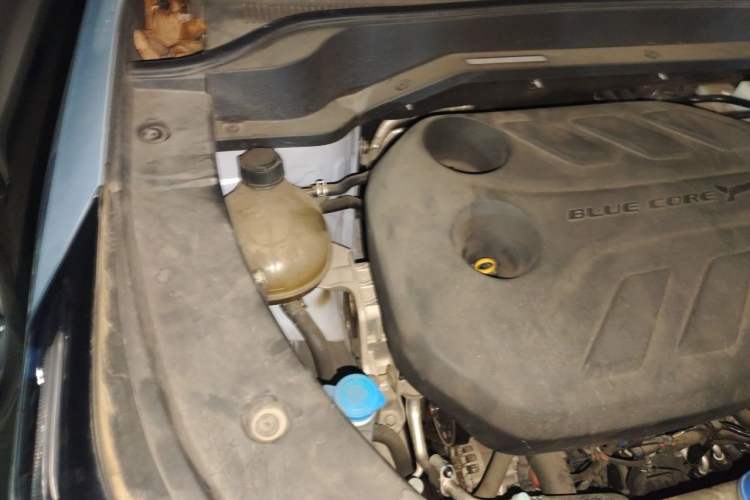 Used CHANGAN OSHAN Z6 2022 Blue Whale 1.5T DCT Luxury Model Engine Bay Right