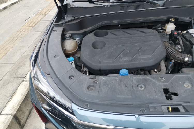 Used CHANGAN OSHAN Z6 2022 Blue Whale 1.5T DCT Smart Edition Engine Bay Right