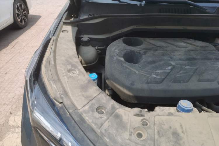 Used CHANGAN OSHAN Z6 2022 Blue Whale 1.5T DCT Luxury Model Engine Bay Right