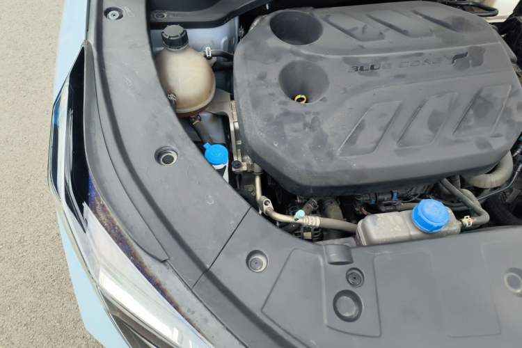 Used CHANGAN OSHAN Z6 2022 Blue Whale 1.5T DCT Smart Navigation Model Engine Bay Right