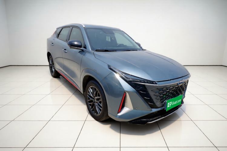 Used CHANGAN OSHAN Z6 2022 Blue Whale 1.5T DCT Luxury Model Exterior 2