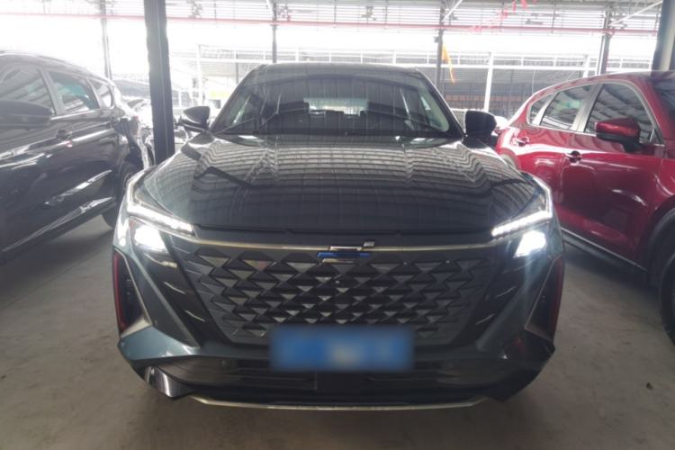 Used CHANGAN OSHAN Z6 2022 Blue Whale 1.5T DCT Luxury Model Front