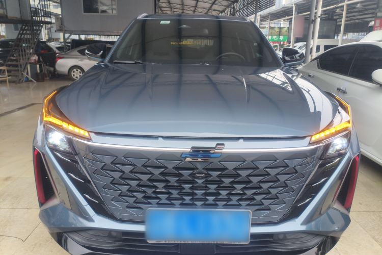 Used CHANGAN OSHAN Z6 2022 Blue Whale 1.5T DCT Smart Edition Urban Version Front