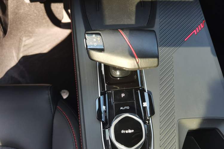 Used CHANGAN OSHAN Z6 2022 Blue Whale 1.5T DCT Smart Edition Gear Lever