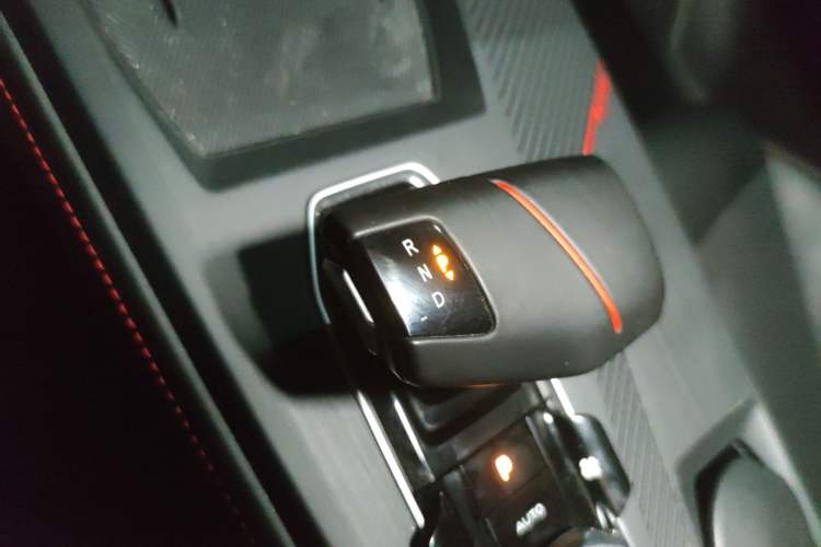Used CHANGAN OSHAN Z6 2022 Blue Whale 1.5T DCT Smart Edition Gear Lever