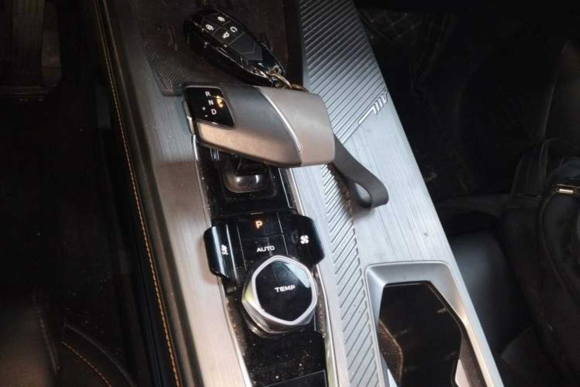 Used CHANGAN OSHAN Z6 2022 Blue Whale 1.5T DCT Smart Edition Urban Version Gear Lever