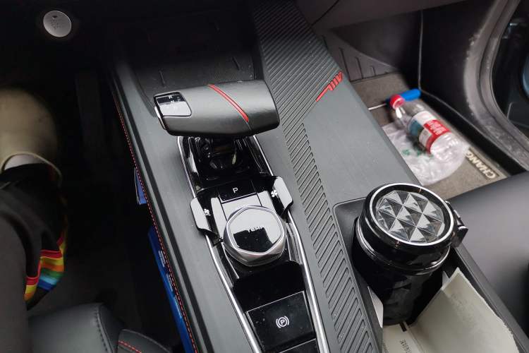 Used CHANGAN OSHAN Z6 2022 Blue Whale 1.5T DCT Smart Edition Gear Lever