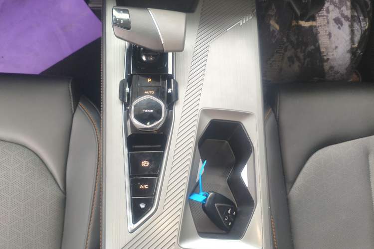 Used CHANGAN OSHAN Z6 2022 Blue Whale 1.5T DCT Smart Edition Urban Version Gear Lever