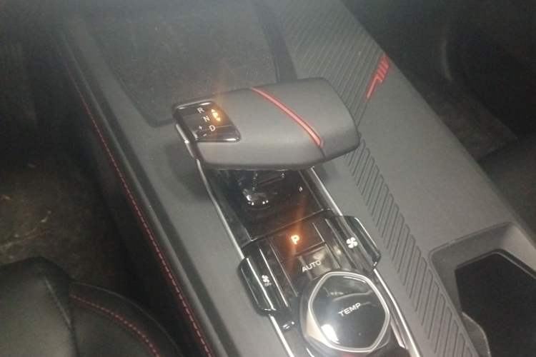 Used CHANGAN OSHAN Z6 2022 Blue Whale 1.5T DCT Luxury Model Gear Lever