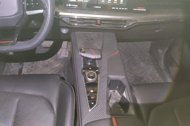 Used CHANGAN OSHAN Z6 2022 Blue Whale 1.5T DCT Smart Edition Gear Lever