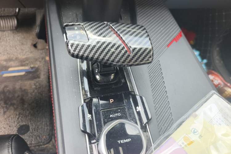 Used CHANGAN OSHAN Z6 2022 Blue Whale 1.5T DCT Smart Edition Gear Lever
