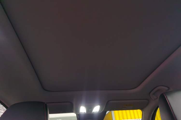 Used CHANGAN OSHAN Z6 2022 Blue Whale 1.5T DCT Luxury Model Headliner