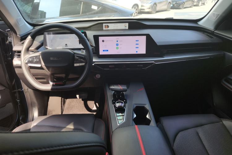 Used CHANGAN OSHAN Z6 2022 Blue Whale 1.5T DCT Smart Edition Interior 2