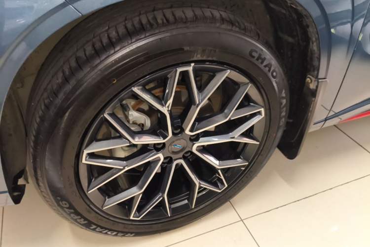 Used CHANGAN OSHAN Z6 2022 Blue Whale 1.5T DCT Smart Edition Urban Version Left Front Wheel Hub