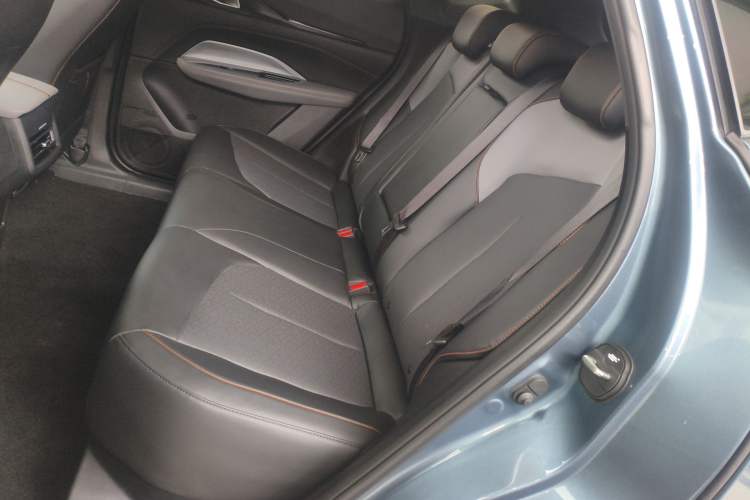 Used CHANGAN OSHAN Z6 2022 Blue Whale 1.5T DCT Smart Edition Urban Version Left Rear Seat