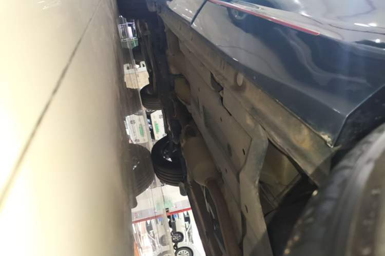 Used CHANGAN OSHAN Z6 2022 Blue Whale 1.5T DCT Smart Edition Urban Version Left Side Sill