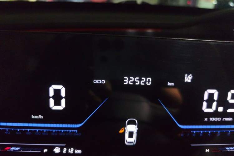 Used CHANGAN OSHAN Z6 2022 Blue Whale 1.5T DCT Luxury Model Odometer Close Up