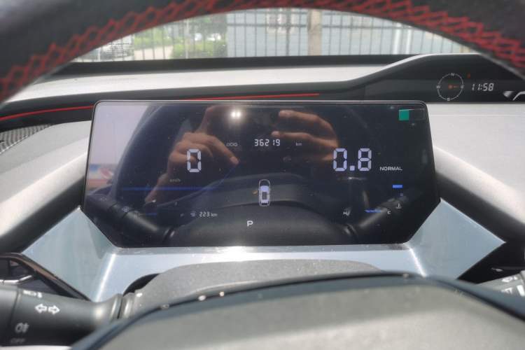 Used CHANGAN OSHAN Z6 2022 Blue Whale 1.5T DCT Luxury Model Odometer Close Up
