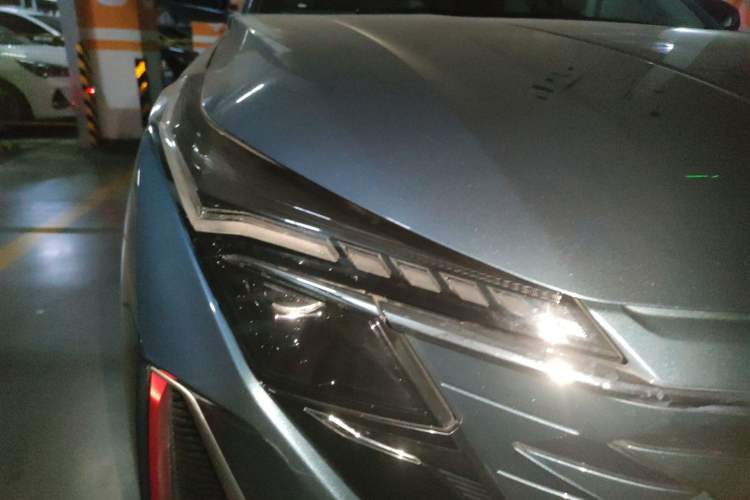 Used CHANGAN OSHAN Z6 2022 Blue Whale 1.5T DCT Smart Edition Right Front Headlight