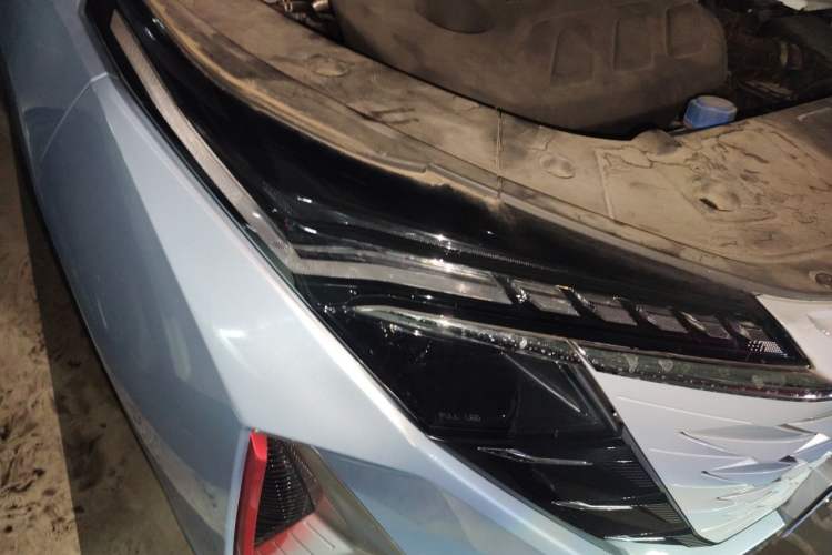 Used CHANGAN OSHAN Z6 2022 Blue Whale 1.5T DCT Luxury Model Right Front Headlight