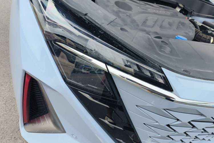 Used CHANGAN OSHAN Z6 2022 Blue Whale 1.5T DCT Smart Navigation Model Right Front Headlight