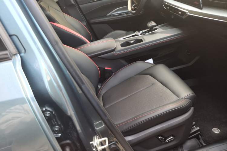 Used CHANGAN OSHAN Z6 2022 Blue Whale 1.5T DCT Smart Edition Right Front Seat