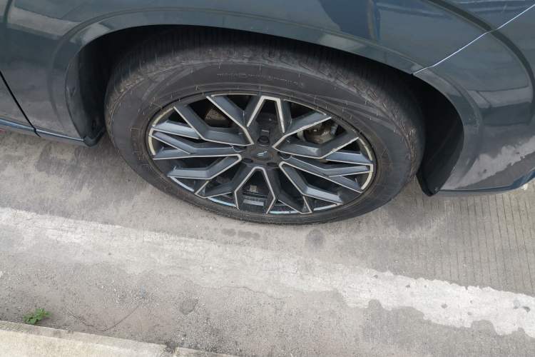 Used CHANGAN OSHAN Z6 2022 Blue Whale 1.5T DCT Smart Edition Right Front Wheel Hub