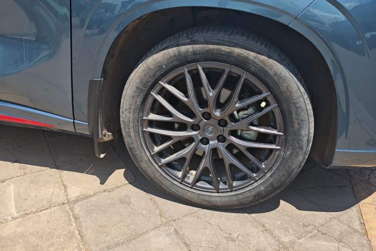Used CHANGAN OSHAN Z6 2022 Blue Whale 1.5T DCT Luxury Model Right Front Wheel Hub