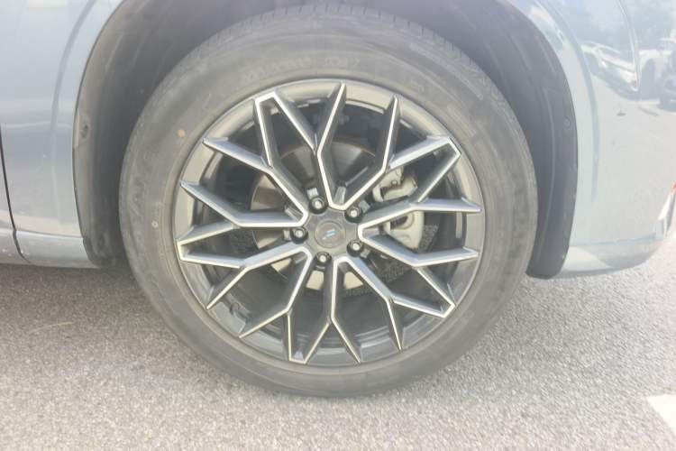 Used CHANGAN OSHAN Z6 2022 Blue Whale 1.5T DCT Smart Edition Right Front Wheel Hub